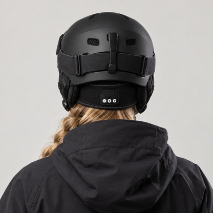 Kontrolpanelet bag på hovedet under skihjelmen