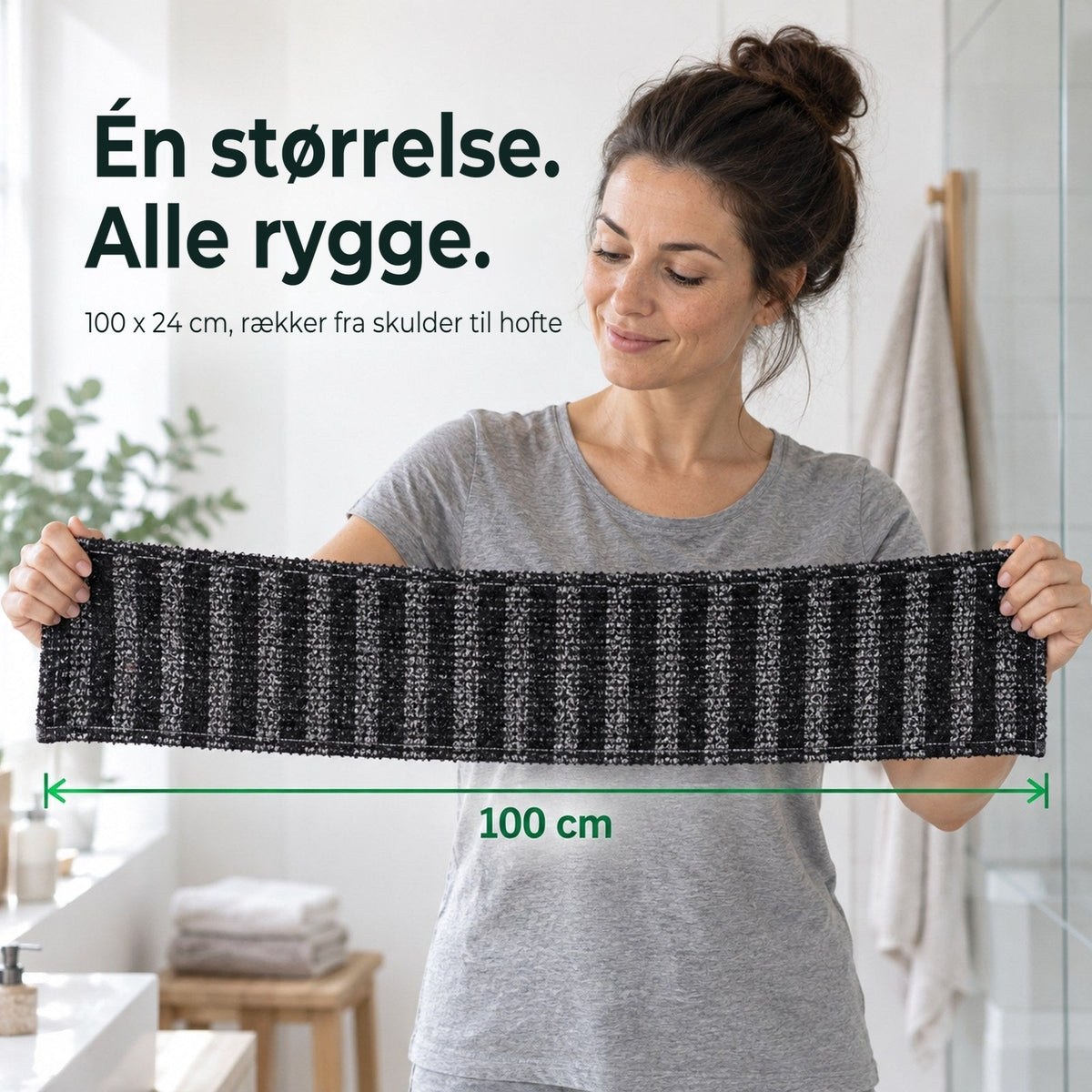 Kvinde holder skrubbehåndklædet op, 100 x 24 cm