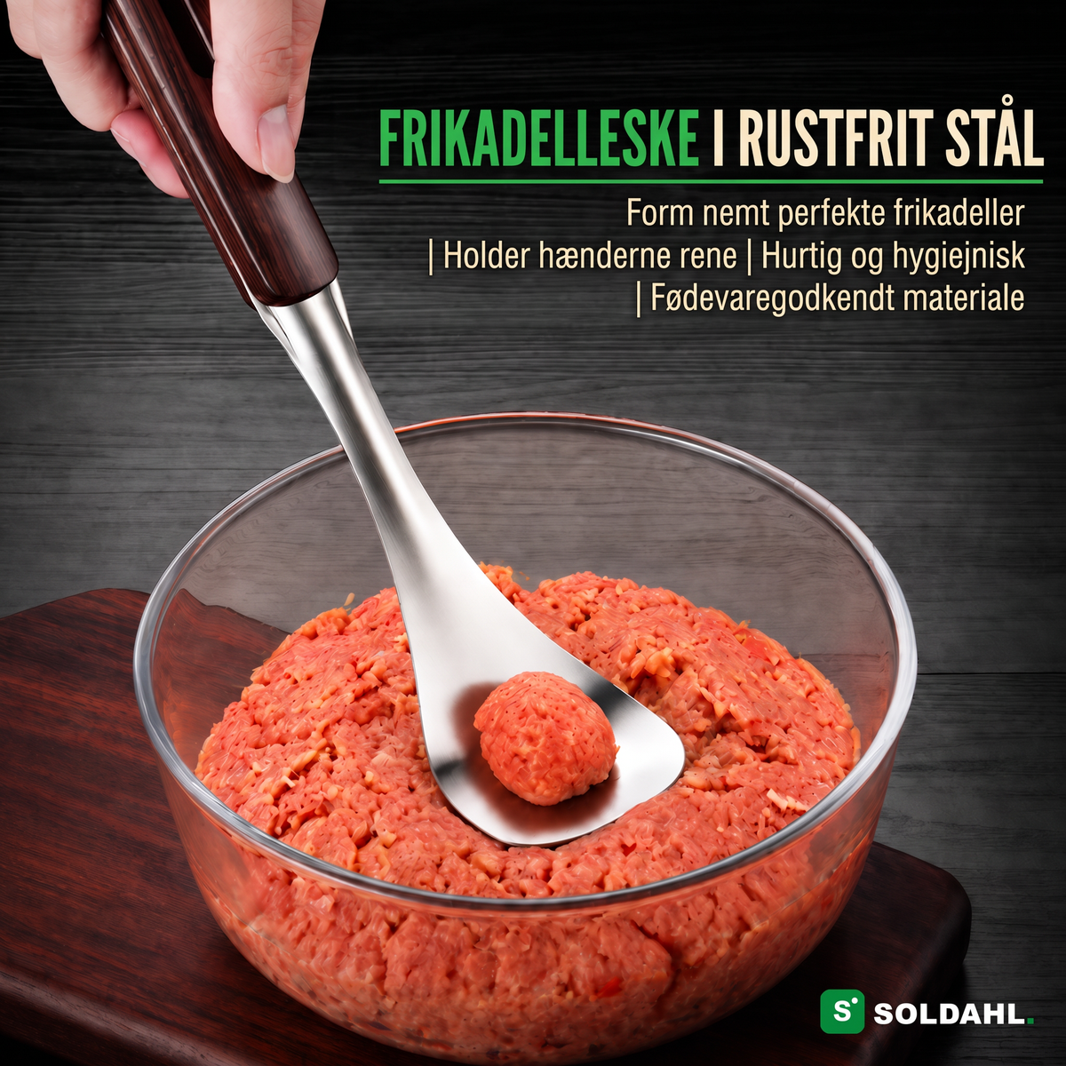 Soldahl Bullen frikadelleske i rustfrit stål løfter en jævn frikadelle