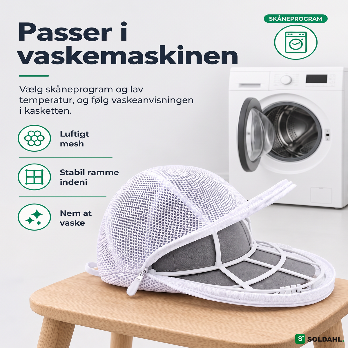 Kasket i Kepsform-ramme og mesh-pose ved siden af en vaskemaskine, skåneprogram