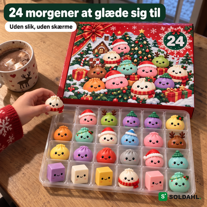 Børnehånd tager dagens figur fra bakken ved morgenbordet en decembermorgen