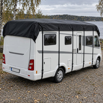 Tagbeskyttelse med stropper på alle fire sider på autocamper ved sø